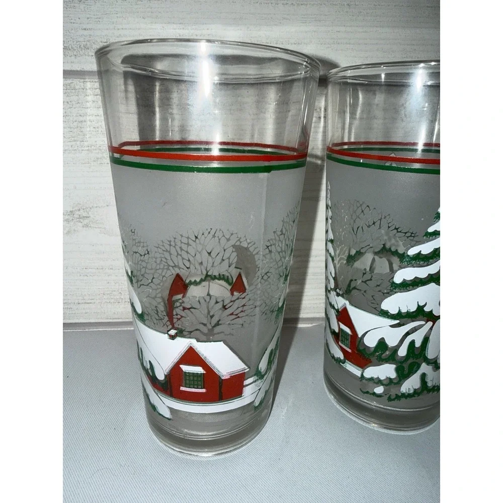 Set‎ of 4 Vintage Christmas Frosted  Snowy Village Glass Tumblers 6 in.